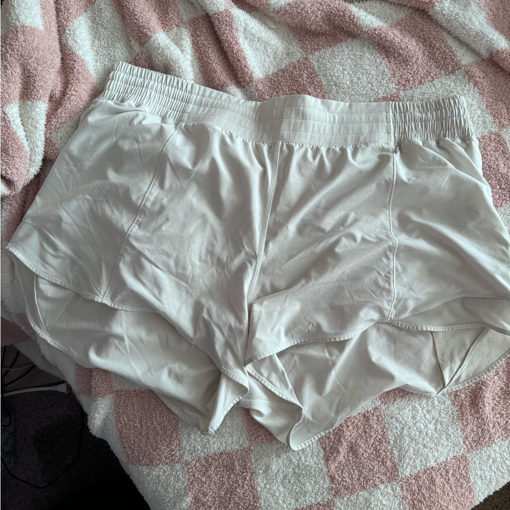 Size 20 Lululemon Hotty Hot Shorts 4” bone